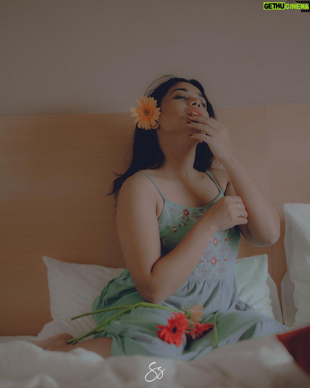 Parvathy R Krishna Instagram - A woman is like a rare flower, she blooms with the right amount of love and care πΌπΈπ πΈ : @storiesbysujith