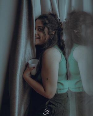 Parvathy R Krishna Instagram - Okay Boss, I know what you are feeling now ..Ok hold it and text your partner that you love them a lot ❤️❤️❤️
📸 : @storiesbysujith