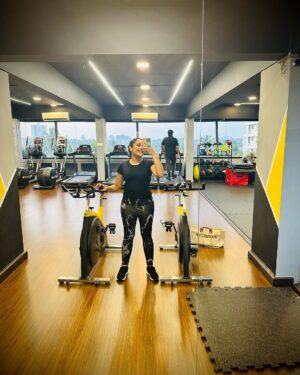 Parvathy R Krishna Instagram - First day at the gym❤️ , This pictures should be on the feed ..Thank you for the inspiration @rimitomy ..Its sure that I will achieve my goal and thats my new year resolution ,what’s your’s? 
Comment ❤️