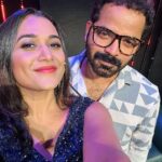 Parvathy R Krishna Instagram - അങ്ങനെ മാലിക്കിന് ശേഷം ഡേവിഡും Dr ഷെർമിനും കണ്ടു മുട്ടുകയാണ് സുഹൃത്തുക്കളെ .. Look who has joined with us on KIDILAM All the very best @vinayforrt chetta for AATTAM…❤️ Cant wait to watch it on theatre