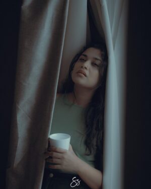 Parvathy R Krishna Instagram - Okay Boss, I know what you are feeling now ..Ok hold it and text your partner that you love them a lot ❤️❤️❤️
📸 : @storiesbysujith