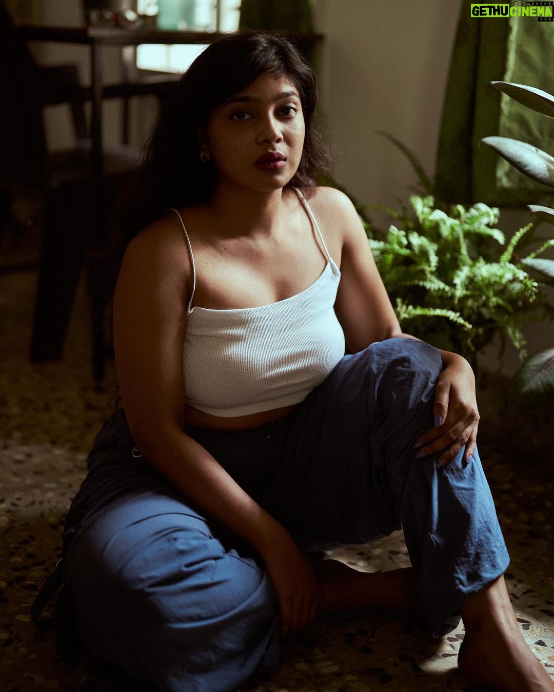 Parvathy Saran - 42.9K Likes - loving, living, accepting 🤍 Portraits @haya_dp