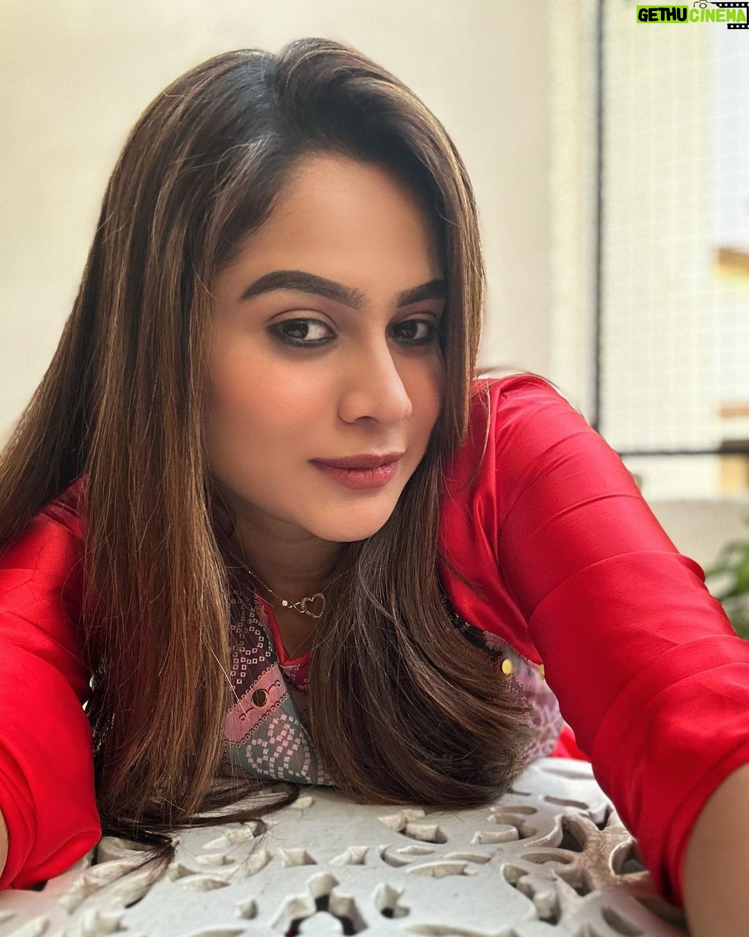 Parveen Instagram - Kadhal thara nenjam kaathu irukku🤍 . . . #trending #picoftheday #instagood #instagram #instadaily #instafamily #parveenofficial