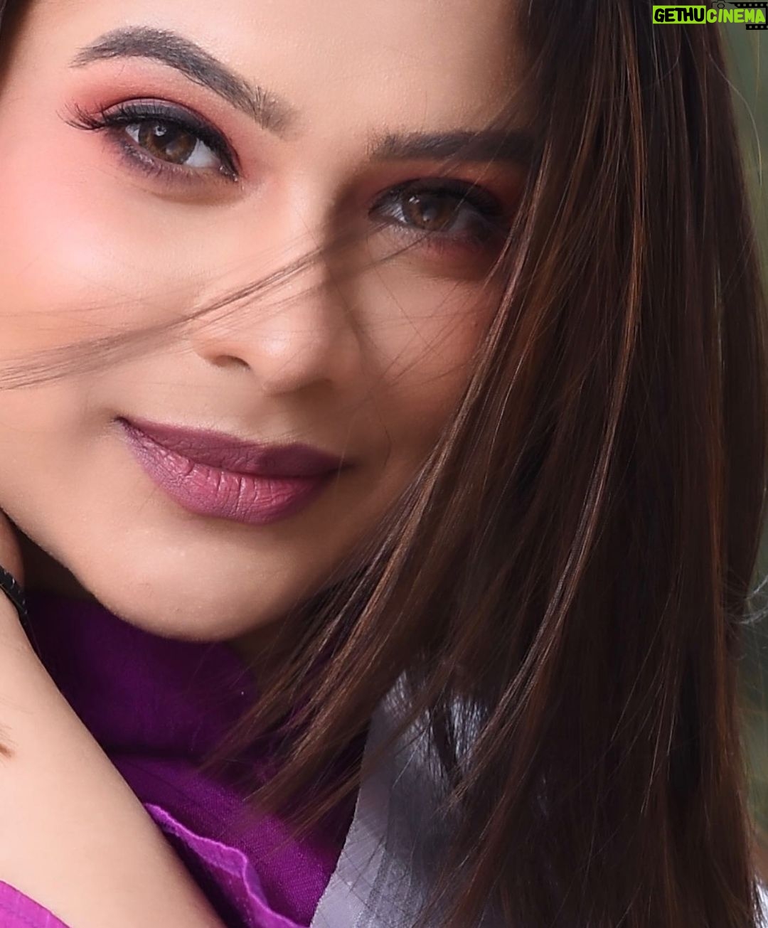 Parveen Instagram - Kiliyae… Nee pirindhaal saagiren Viragaai…un vizhiyae ketkiren Uliyae…un urasal yerkiren Unakkaai en kuraigal thorkkiren🤍 . . . . Makeover : @makeupstories_by_tara Photography : @shotsbyuv #instagood #instagram #picoftheday #parveenofficial
