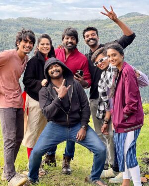 Parveen Instagram - Varam kepom 🎶🤍 #kanakaanumkaalangal @disneyplushotstartamil #kkk #season2 #yercaudtrip #shootingtime #fun #photography