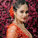 Parveen Instagram - It is your wedding day, and all eyes are on you! We ensure that you look and feel like a queen at your wedding. MUA @preethi_naturalsmakeupartistry Outfit @designed_by_sindhu Jewellery @fineshinejewels Location @naturalsrajakilpakkam Contact 81100 81100 to know more about bridal packages. #naturalssalon #naturalsbridal #itstimeforme #naturalssignaturesalon #bridalmakeup #bridallehenga #bridalmakeover #bridalmakeupartist #bridal #bridalhairstyle #bridalhairstyles #chennaimakeupartist #northindianbride