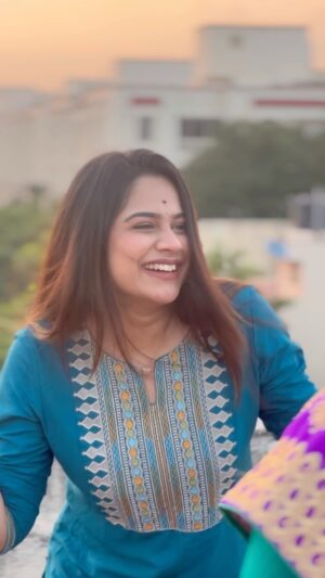 Parveen Instagram - In between shoot😂😂
.
.
.
#trending #trendingreels #irandaamulagam #kanimozhiye #tamilsong #love #reels #reelsinstagram #reelitfeelit #instagram #instagood #like #beingjaanu #shooting #parveenofficial