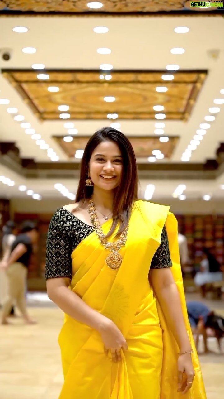 Parveen Instagram - Experience the allure of Diwali with VaraMahalakshmi Silks! Discover our exquisite collection of authentic silk sarees at unbeatable prices directly from the weavers. Explore our pondy bazaar, poonamallee store and witness the craftsmanship of intricately designed silk sarees, guaranteed to make your Diwali celebrations truly captivating. @_.parveenofficial._ #KanchiVMLSilks #VaraMahalakshmiSilks #FestiveElegance #EthnicCharm #SareeSplendor #FestiveFashion #TraditionalWeaves #SareeLove #festivecollection #shoponline #explorepage #fypreels