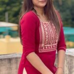 Parveen Instagram – Thamara poovukum thannikum ennaikum sandaiye vandhathu illa🤍❤️
.
.
.
#thamaraipoovukum #trending #trendingreels #reels #reelinstagram #reelitfeelit #instagram #instagood #like #tamilsong #dance #dancelove #parveenofficial