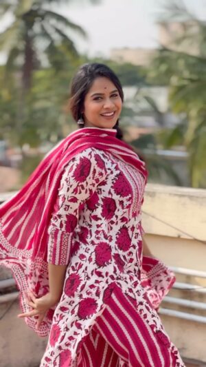 Parveen Instagram - En anbe🤍
.
.
Dress from @svfashions_ 
.
.
#reels #reelsinstagram #reelitfeelit #trending #instagram #instagood #like #dailypost #dancelover #parveenofficial