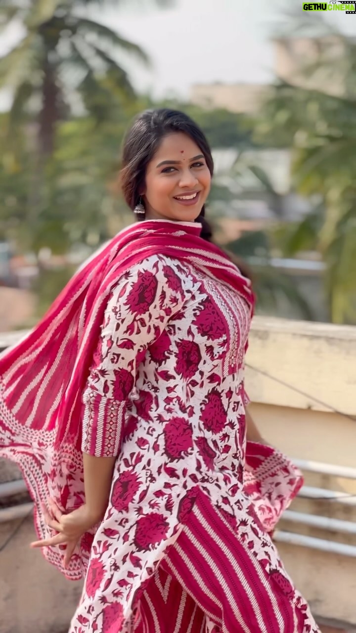 Parveen - 35K Likes - En anbe🤍
.
.
Dress from @svfashions_
.
.
#reels #reelsinstagram #reelitfeelit #trending #instagram #instagood #like #dailypost #dancelover #parveenofficial