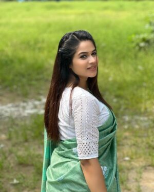 Parveen Instagram - Beautiful saree from @dv_sarees ✨

.
.

#instagood #instagram #instadaily #like #shooting #picoftheday #kanakaanumkaalangal #beingmalar #parveenofficial