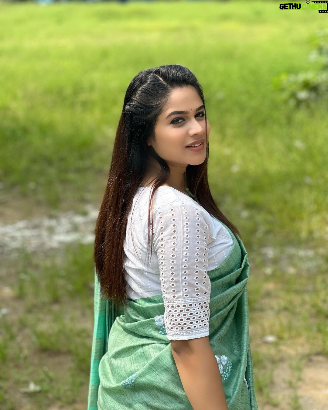 Parveen - 30.4K Likes - Beautiful saree from @dv_sarees ✨
.
.
#instagood #instagram #instadaily #like #shooting #picoftheday #kanakaanumkaalangal #beingmalar #parveenofficial