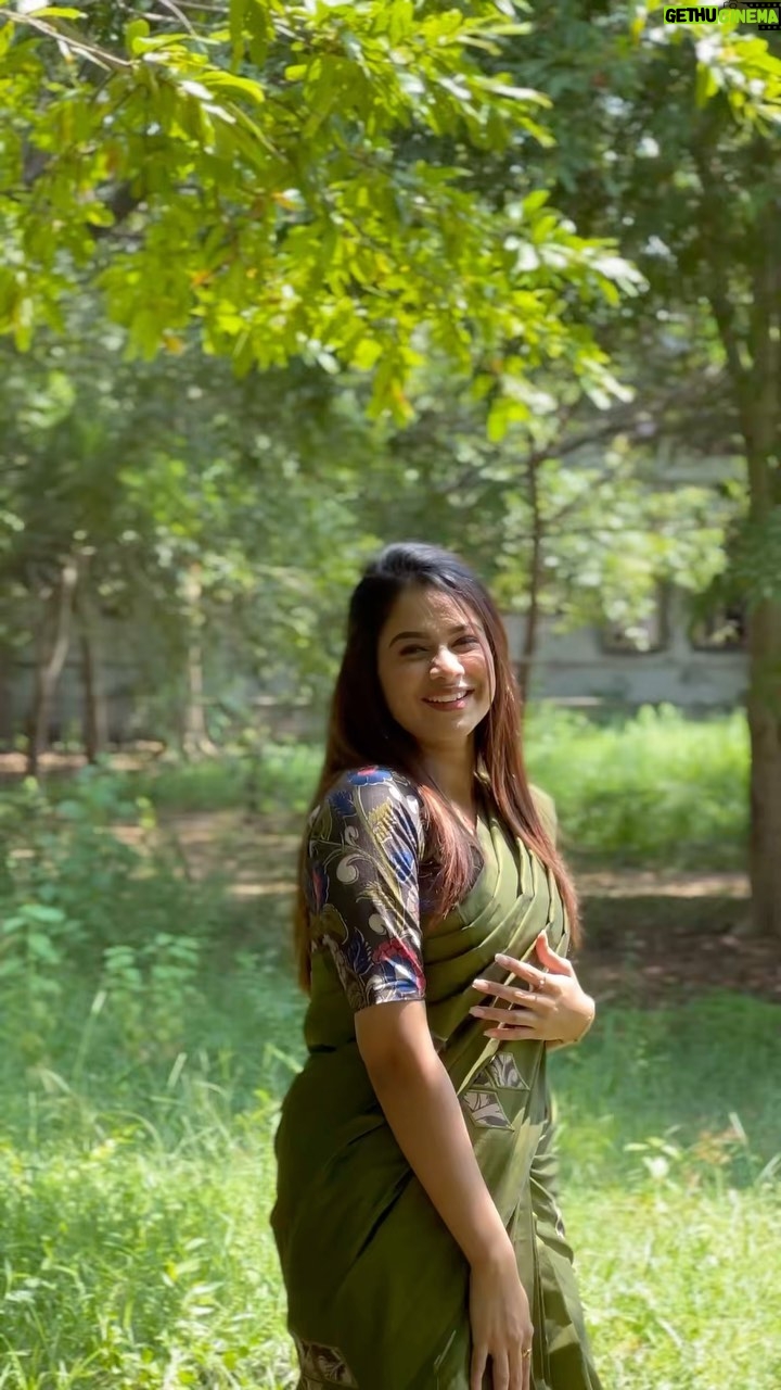 Parveen - 52.3K Likes - Saarayathil yethu bodha
andha ponna paatha🤍
.
📸 : @abeneya_official
.
#reels #reelitfeelit #reelsinstagram #instagram #instagood #like #trending #beingmalar #kanakaanumkaalangalseason2 #kanakaanumkaalangal #parveenofficial