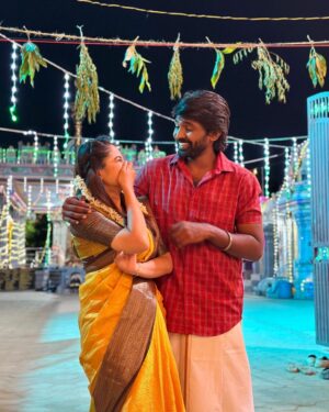 Parveen Instagram - Our Gubeer smiling faces 🤭

📸: @_keerthan_subash_ 

#kanakaanumkaalangal #thiruvizha #friday #episode #webseries #guna #malar #thisisbk #parveen