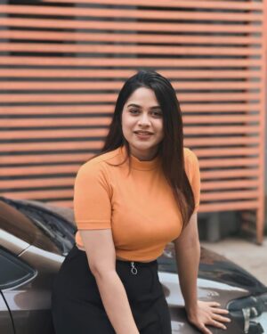 Parveen Instagram - When life gives you oranges, make orangeade !!🍊🧡
.
.

#picoftheday #photocrazy #orange #selflove #like #instalike #instagram #instagood #instadaily #trending #parveenofficial