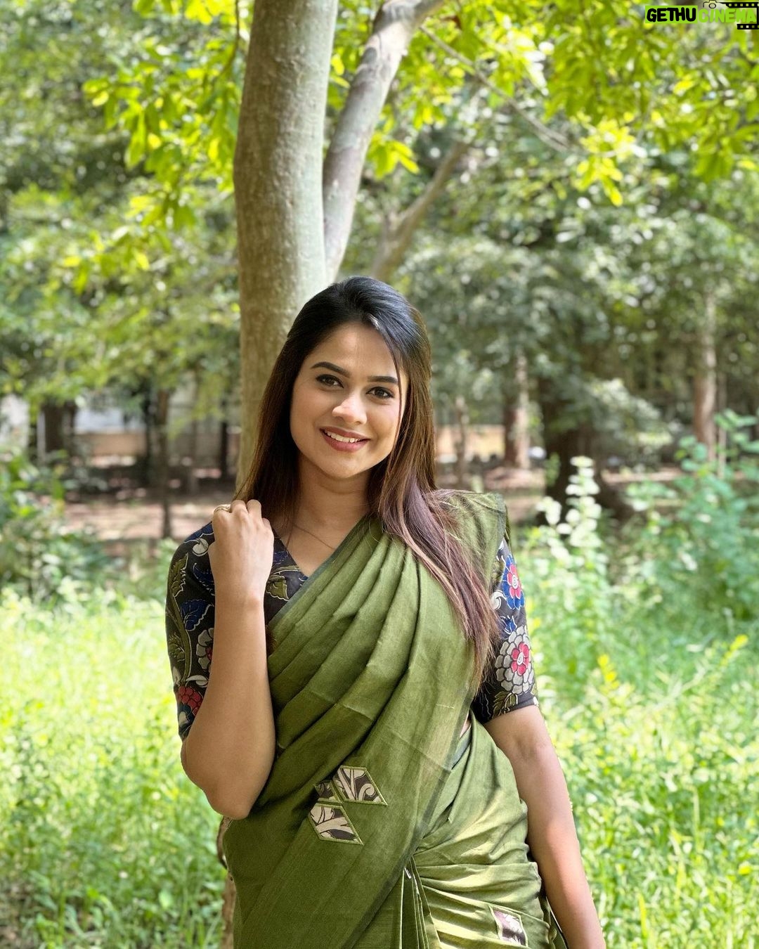 Parveen - 29.2K Likes - Being Malar💚
.
📸 @abeneya_official
.
#instagram #instagood #picoftheday #trending #kanakaanumkaalangal #hotstar #parveenofficial