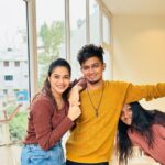 Parveen Instagram – Yes, I know we went there for work, the schedule got exponentially hectic and as always my body kept screaming for me to get some sleep ! 🤐
But amongst all the chaos, these two cuties made life much easier🥹 (and ofcoz I returned the favour by being incredibly charming😜)
To all the good/bad jokes & the loud heartfelt laughs we had, to all the memories created and to the bond that got strengthened❤️🥂
My 2 Darlings for ever ! ❤️🤭
Ps – They mean so much to me and I always wanted this my picture on my profile FOREVER ! 🥹❤️
PC – @abeneya_official 😁❤️
#bestfriendsforlife #mydarlings #kanakanumkalangal #season2 #vasanth #malar #nandhini Yercaud
