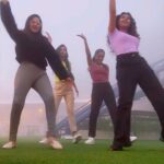 Parveen Instagram – #bitsandpiecesfrom #Yercauddiaries,
The choreo may not be perfect; no, it wasn’t planned.
It was one shot,
‘cause we couldn’t wait for the next time, ‘cause there ain’t no next time.✨
On the mountaintop, we stood,
A moment we couldn’t resist amidst the mist,
We danced 🤍✨
#kavalayasong #jailer #kavalaya #dancereel #kanakaanumkaalangal #kanakaanumkaalangalseason2