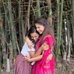 Parveen Instagram - With Malar miss♥️ @_.parveenofficial._ akka . . VC @abeneya_official ❤️ Saree from - @haveurstyle #vannarapettayila #sk #aditishankar
