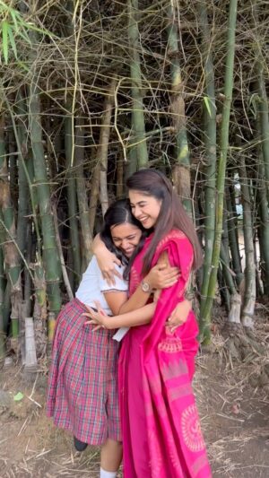 Parveen Instagram - With Malar miss♥️ @_.parveenofficial._ akka
.
.
VC @abeneya_official ❤️
Saree from - @haveurstyle 
#vannarapettayila #sk #aditishankar