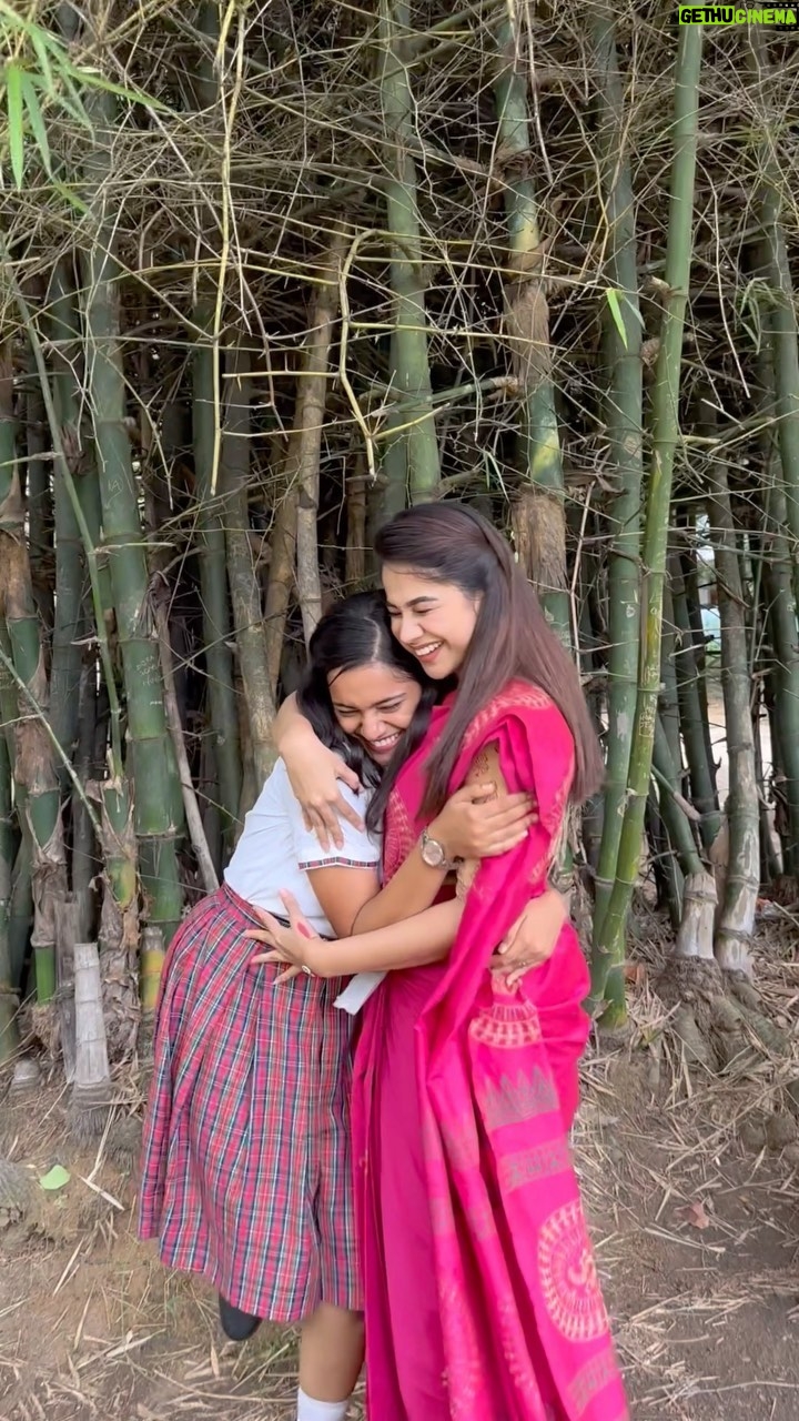 Parveen - 102.7K Likes - With Malar miss♥️ @_.parveenofficial._ akka
.
.
VC @abeneya_official ❤️
Saree from - @haveurstyle
#vannarapettayila #sk #aditishankar