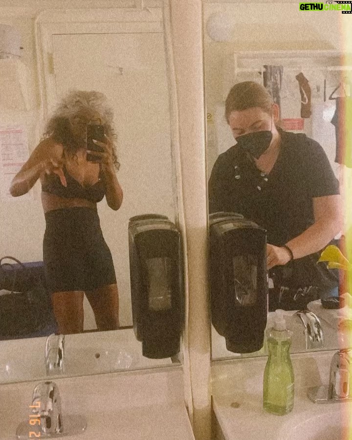 Patina Miller Instagram - More.....😂❤️ @intothewoodsbroadway