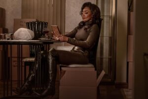 Patina Miller Instagram - Damn. We got to this finale real fckn fast.. 😩
Get reeeeeeeeeeeeady!!! 

Tomorrow night 12:01 am on the #starz app! Ep. 210 written by @pennsascha, @najarayne and directed by @realrobhardy...🔥🔥

Enjoy these photos then tell me your predictions!! 👀🙏🏾❤️#raisingkanan