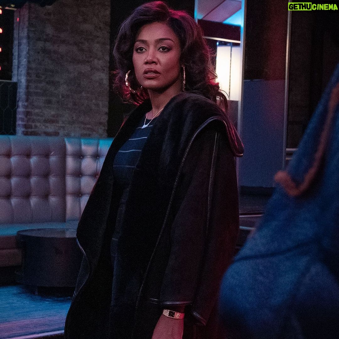 Patina Miller Instagram - Episode 206 at midnight on the #starz app and tomorrow 9pm/est. 👀😎🔥