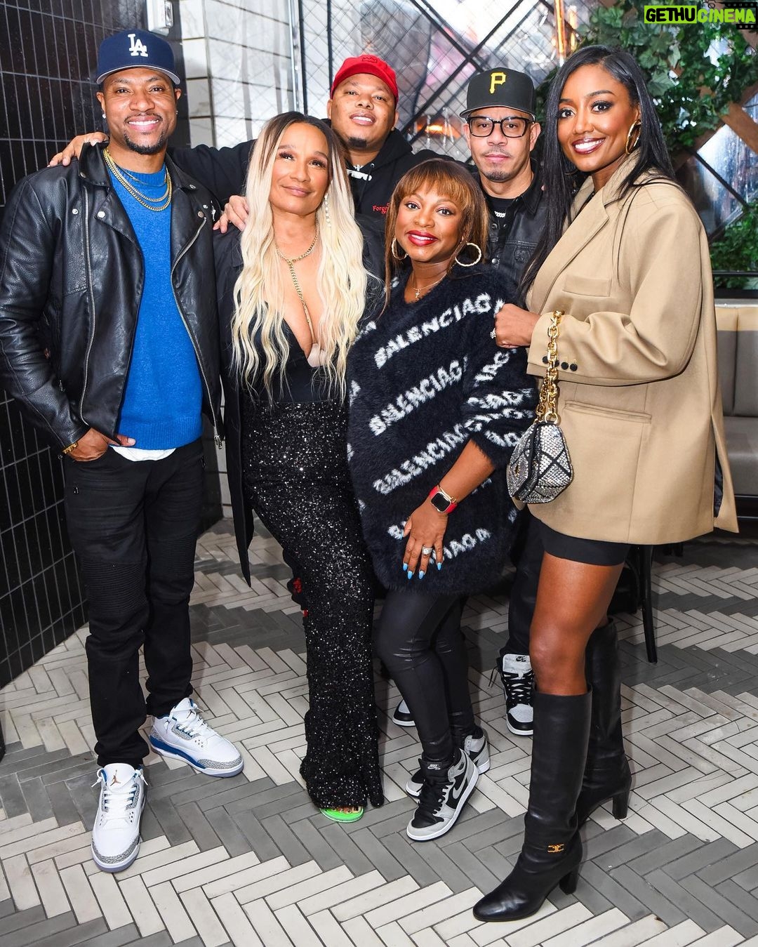 Patina Miller Instagram - Good times were had this weekend celebrating our fav girl @anitagibsonfilmz for her born day🙏🏾🔥 we love you, Anita! #rebirth Catch Steak New York