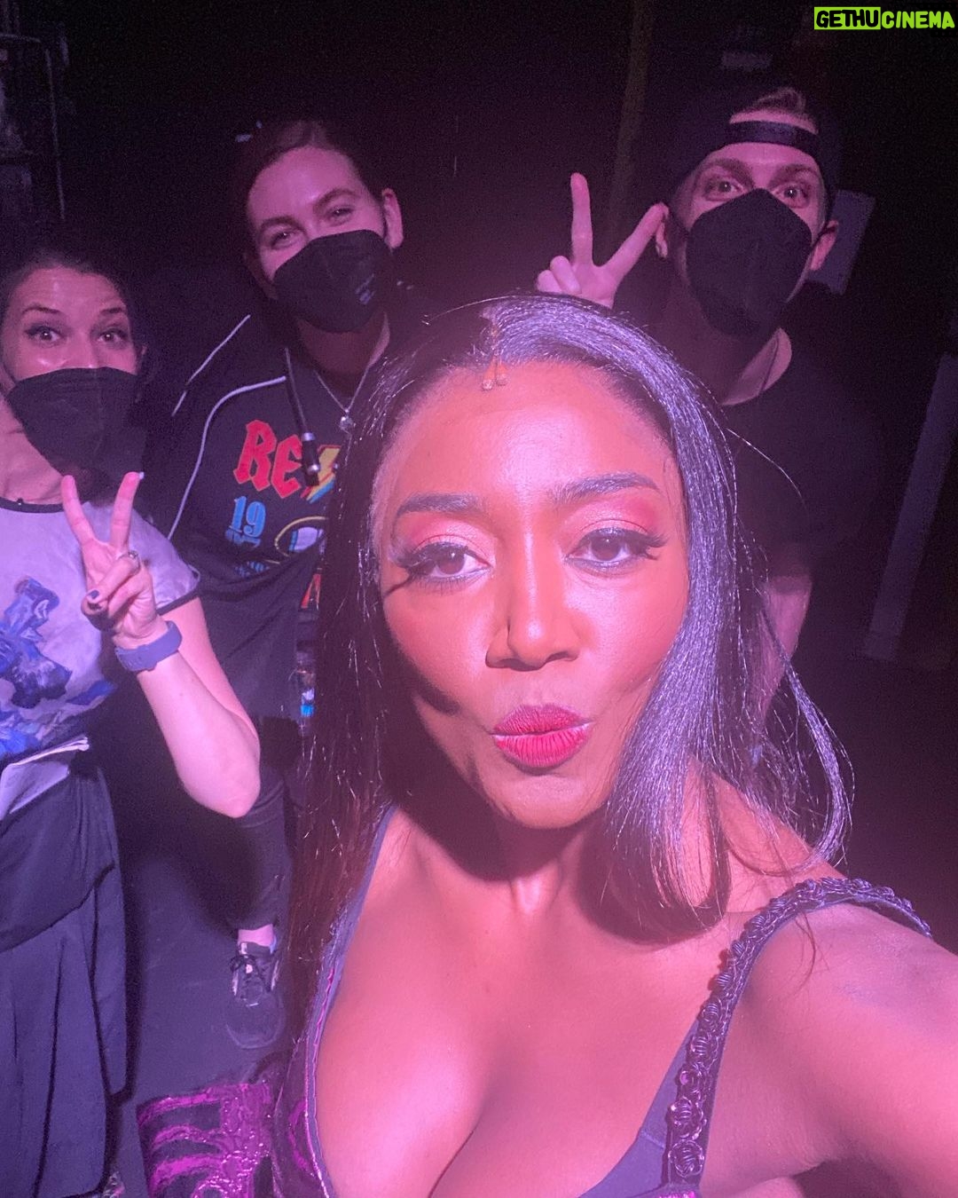 Patina Miller Instagram - More.....😂❤️ @intothewoodsbroadway