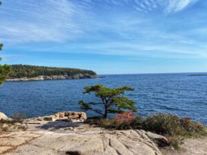 Patrice Godin Instagram - Retour sur la journée d’hier. Dorr Mountain (2X) suivi de Sand Beach et Ocean Path. Mount Desert Island et Acadia sont un sérieux coup de cœur. Certainement un classique d’automne en devenir ⛰️🌊🙏🏻