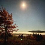 Patrice Godin Instagram - 5 heures du matin, prêt à grimper Cadillac Mountain pour voir le soleil se lever. De toute beauté. Appréciez chaque instant 🙏🏻 #hiking #trailrunning #mountdesertisland #barharbor #maine Acadia National Park