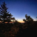 Patrice Godin Instagram - 5 heures du matin, prêt à grimper Cadillac Mountain pour voir le soleil se lever. De toute beauté. Appréciez chaque instant 🙏🏻 #hiking #trailrunning #mountdesertisland #barharbor #maine Acadia National Park