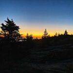 Patrice Godin Instagram - 5 heures du matin, prêt à grimper Cadillac Mountain pour voir le soleil se lever. De toute beauté. Appréciez chaque instant 🙏🏻 #hiking #trailrunning #mountdesertisland #barharbor #maine Acadia National Park