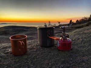 Patrice Godin Instagram - 5 heures du matin, prêt à grimper Cadillac Mountain pour voir le soleil se lever. De toute beauté. Appréciez chaque instant 🙏🏻
#hiking #trailrunning #mountdesertisland #barharbor #maine