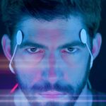 Patrice Godin Instagram - Bienvenue en 2059, une époque où la conscience peut être téléchargée pour être utilisée plus tard. Mais quand un cataclysme mondial survient pendant votre cryogénisation… le réveil est brutal. Écoutez le suspense de science-fiction « Le voyage immobile » de Robert J. Sawyer – le lien est dans la bio de @audible_ca. #LeVoyageImmobilexAudible #audible #scifi