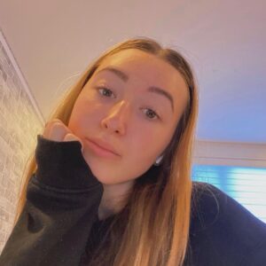 Patrice Godin Instagram - Une autre année pour toi, ma belle petite louve! Dix-neuf belles années à tes côtés! Je ne pourrai jamais assez te dire à quel point je t’aime, si fier de la jeune femme que tu es et qui embellit le monde. Je suis loin aujourd’hui, mais je penserai à toi à chaque instant. Je te souhaite une magnifique journée! Profites-en bien! Je t’aime à la folie, à l’infini! 🫶🏻😘❤️