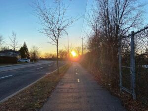 Patrice Godin Instagram - Fin de journée ☀️🔥
#running #ultrarunning #healing #comingbackstronger