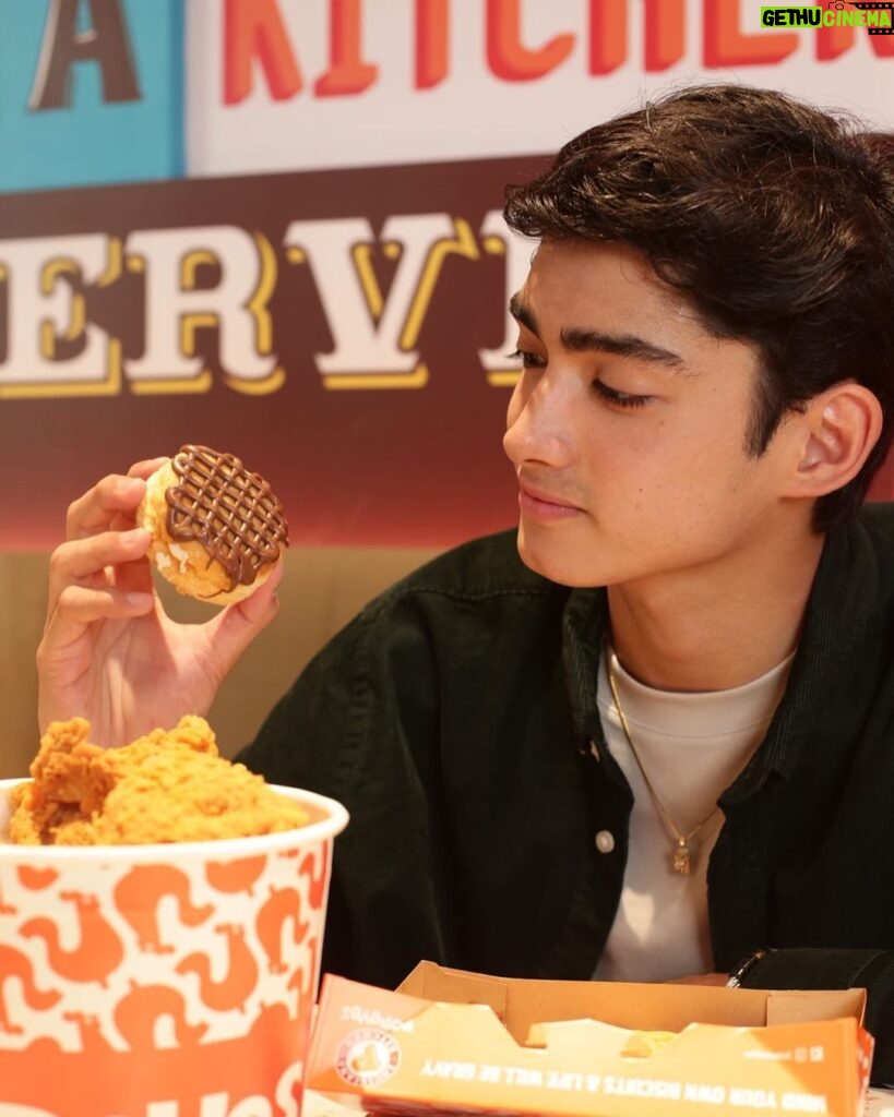 Patrick Quiroz Instagram - Craving some good food? Get your Popeyes now! #PopeyesPH Lucky China Town Mall is now open! 🧡 📍 Building B, Lucky China Town Mall.