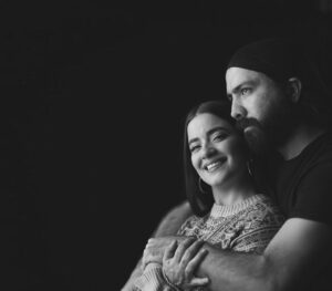 Paulina Gaitán Instagram - Gracias amor por construir de la mano esta realidad tan soñada.✨

Por lo que nos hemos convertido juntos, el mejor equipo.

Te amo siempre! Mi compañero, amigo, confidente pero sobre todo mi hombre hermoso 
@cachephoto ❤️❤️❤️❤️❤️❤️❤️❤️✨
Feliz aniversario 🔥