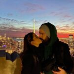 Paulina Gaitán Instagram – Esta es mi foto favorita de todo el viaje. ✨Gracias amor por ser mi maestro, compañero y amigo te amo @cachephoto ❤️❤️❤️ Top of the Rock NYC