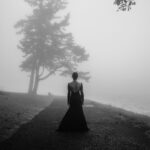 Paulina Gaitán Instagram - Mi musa @paugaitan #bwphotography #japan #lake #mist #sonyalphapartners Buscamos el clima, la ubicación y la hora para sacar estas fotos tan negras. Hakone