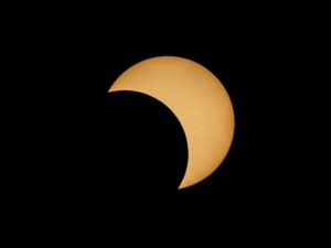 Paulina Gaitán Instagram - Ring of fire - Eclipse Anular 14 Octubre 2023. 

Entre Campeche y Mérida #hecelchakán en la justa franja de Anularidad 

Estas fotos la tomamos en el con la Sony alpha a1 y lente 200-600Gmaster con 2x Teleconverter y un filtro Kase ND100,000

@alphabysony_latin @kasefiltersmexico 
@paugaitan 
Llegamos al punto exacto gracias a nuestro amigo 
@efrainpanda 

#sonyalphapartners #kasefilters #eclipsesolar