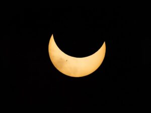 Paulina Gaitán Instagram - Ring of fire - Eclipse Anular 14 Octubre 2023. 

Entre Campeche y Mérida #hecelchakán en la justa franja de Anularidad 

Estas fotos la tomamos en el con la Sony alpha a1 y lente 200-600Gmaster con 2x Teleconverter y un filtro Kase ND100,000

@alphabysony_latin @kasefiltersmexico 
@paugaitan 
Llegamos al punto exacto gracias a nuestro amigo 
@efrainpanda 

#sonyalphapartners #kasefilters #eclipsesolar