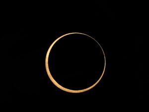 Paulina Gaitán Instagram - Ring of fire - Eclipse Anular 14 Octubre 2023. 

Entre Campeche y Mérida #hecelchakán en la justa franja de Anularidad 

Estas fotos la tomamos en el con la Sony alpha a1 y lente 200-600Gmaster con 2x Teleconverter y un filtro Kase ND100,000

@alphabysony_latin @kasefiltersmexico 
@paugaitan 
Llegamos al punto exacto gracias a nuestro amigo 
@efrainpanda 

#sonyalphapartners #kasefilters #eclipsesolar