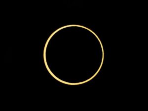 Paulina Gaitán Instagram - Ring of fire - Eclipse Anular 14 Octubre 2023. 

Entre Campeche y Mérida #hecelchakán en la justa franja de Anularidad 

Estas fotos la tomamos en el con la Sony alpha a1 y lente 200-600Gmaster con 2x Teleconverter y un filtro Kase ND100,000

@alphabysony_latin @kasefiltersmexico 
@paugaitan 
Llegamos al punto exacto gracias a nuestro amigo 
@efrainpanda 

#sonyalphapartners #kasefilters #eclipsesolar