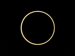 Paulina Gaitán Instagram - Ring of fire - Eclipse Anular 14 Octubre 2023. 

Entre Campeche y Mérida #hecelchakán en la justa franja de Anularidad 

Estas fotos la tomamos en el con la Sony alpha a1 y lente 200-600Gmaster con 2x Teleconverter y un filtro Kase ND100,000

@alphabysony_latin @kasefiltersmexico 
@paugaitan 
Llegamos al punto exacto gracias a nuestro amigo 
@efrainpanda 

#sonyalphapartners #kasefilters #eclipsesolar