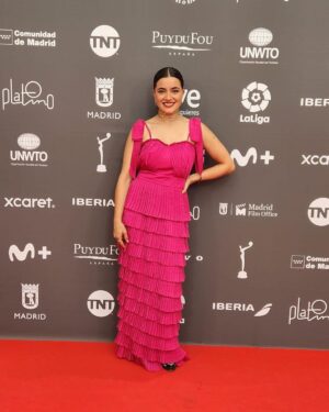 Paulina Gaitán Instagram - Hoy fue una noche maravillosa 
Gracias a @premios_platino por la nominación y por hacernos pasar una velada hermosa 

Gracias a mi querido @carlospinedamx por siempre confiar en mi y dejarme usar uno de tus vestidos 💕💕 la rompimos 

Gracias a mi novio @cachephoto que aunque ahora está subiendo el Everest, busco la manera de estar al pendiente y como siempre ser mi apoyo y mi TODO te amo mi vida 

Pero sobre todo gracias a mi mamá @ileanaruiz que me la traje conmigo a vivir esta gran experiencia….te amo mami 

Fue una noche hermosa que siempre llevaré en mi corazón ✨❤️‍🔥❤️‍🔥