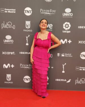Paulina Gaitán Instagram - Hoy fue una noche maravillosa 
Gracias a @premios_platino por la nominación y por hacernos pasar una velada hermosa 

Gracias a mi querido @carlospinedamx por siempre confiar en mi y dejarme usar uno de tus vestidos 💕💕 la rompimos 

Gracias a mi novio @cachephoto que aunque ahora está subiendo el Everest, busco la manera de estar al pendiente y como siempre ser mi apoyo y mi TODO te amo mi vida 

Pero sobre todo gracias a mi mamá @ileanaruiz que me la traje conmigo a vivir esta gran experiencia….te amo mami 

Fue una noche hermosa que siempre llevaré en mi corazón ✨❤️‍🔥❤️‍🔥